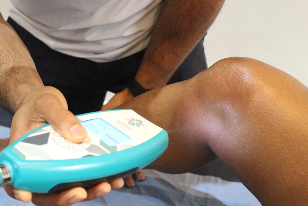 Kaasen device treating a knee injury